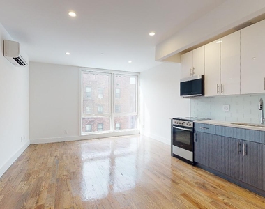 138-28 Queens Boulevard - Photo Thumbnail 1