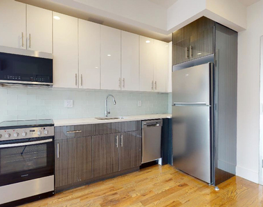 138-28 Queens Boulevard - Photo Thumbnail 2