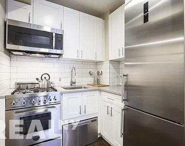 99 Suffolk Street - Photo Thumbnail 1