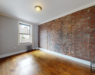 East 10th Street - Photo Thumbnail 2