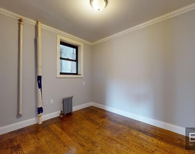 East 10th Street - Photo Thumbnail 3