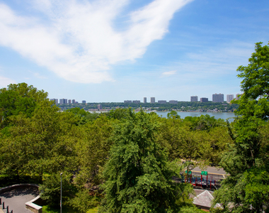 Riverside Drive - Photo Thumbnail 12