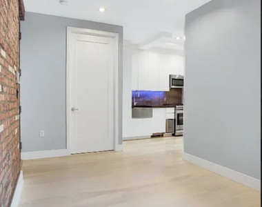 521 East 5th Street - Photo Thumbnail 3
