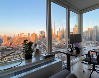 550 West 45th Street - Photo Thumbnail 1