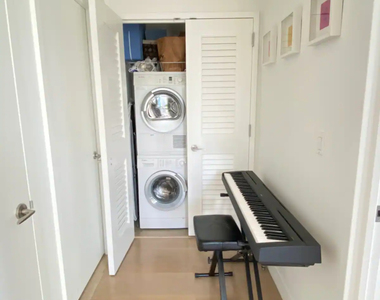 550 West 45th Street - Photo Thumbnail 2