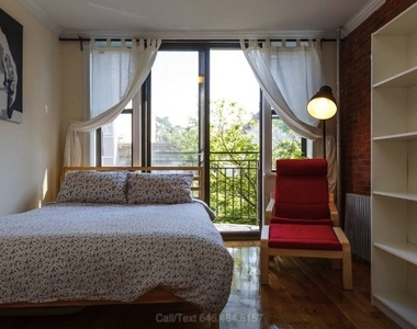 East 7th Street and 1st Avenue - Photo Thumbnail 9
