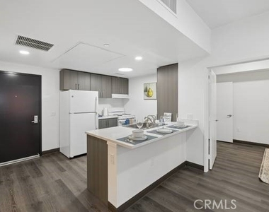 3509 Vista Lane - Photo Thumbnail 4