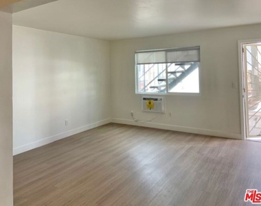 626 N Kingsley Drive - Photo Thumbnail 11