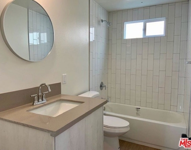 626 N Kingsley Drive - Photo Thumbnail 5
