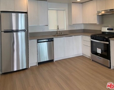 626 N Kingsley Drive - Photo Thumbnail 1