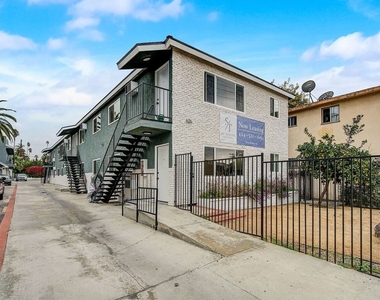 626 N Kingsley Drive - Photo Thumbnail 12