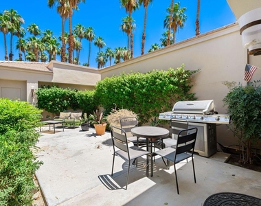 80601 Oak Tree - Photo Thumbnail 6