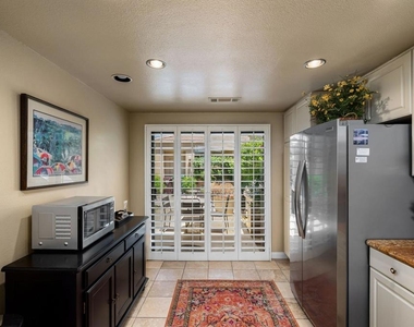 80601 Oak Tree - Photo Thumbnail 20