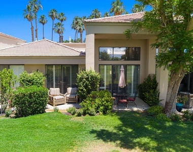 80601 Oak Tree - Photo Thumbnail 2