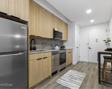 2455 3rd Ave - Photo Thumbnail 4