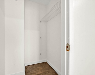 67-07 Selfridge Street - Photo Thumbnail 12