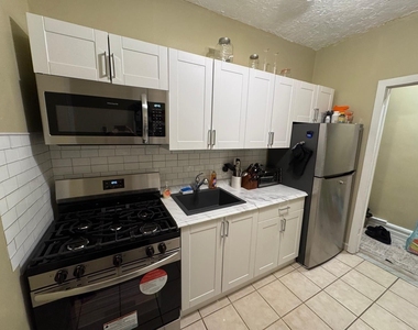 45-05 Ditmars Boulevard - Photo Thumbnail 2