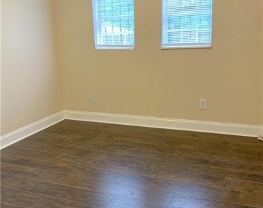 361 Joseph E Lowery Boulevard Nw - Photo Thumbnail 2