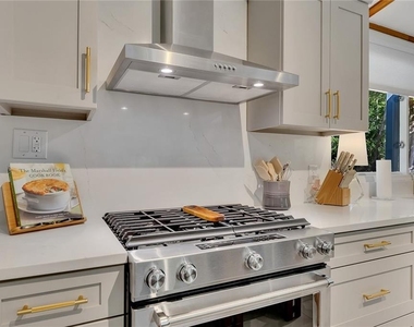 111 Robinhood Drive - Photo Thumbnail 10