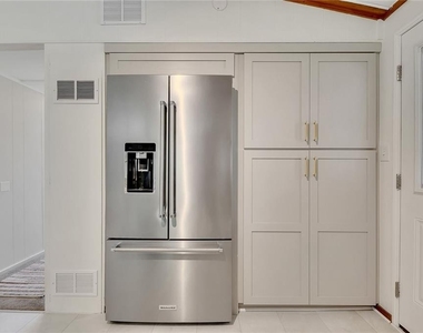 111 Robinhood Drive - Photo Thumbnail 12
