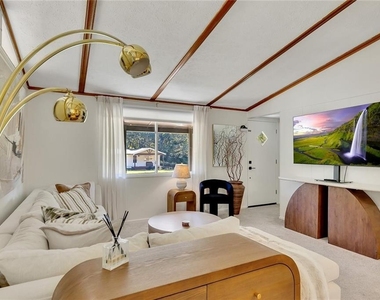 111 Robinhood Drive - Photo Thumbnail 6