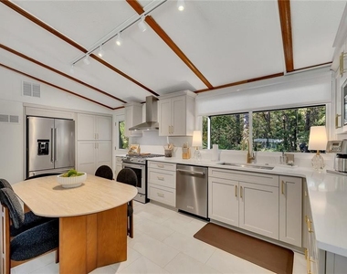 111 Robinhood Drive - Photo Thumbnail 8