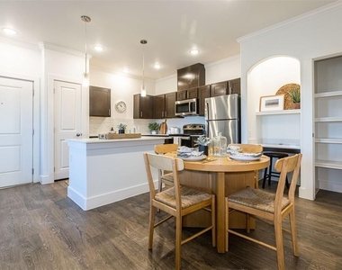 6002 Greenwood Dr - Photo Thumbnail 11