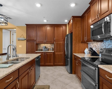 395 Aruba Circle - Photo Thumbnail 10