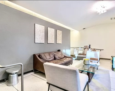 330 East 46th Street - Photo Thumbnail 2