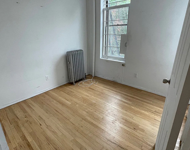 262 West 24th Street - Photo Thumbnail 2