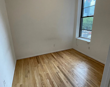 262 West 24th Street - Photo Thumbnail 4