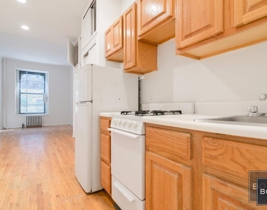 315 East 93rd Street - Photo Thumbnail 2