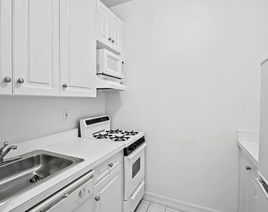 338 East 83rd Street - Photo Thumbnail 2