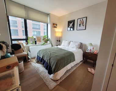 44-28 Purves Street - Photo Thumbnail 3