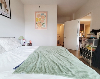 44-28 Purves Street - Photo Thumbnail 4