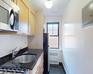 Christopher Street - Photo Thumbnail 1