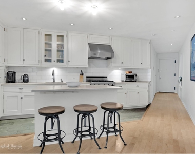 242 E 7th St - Photo Thumbnail 11