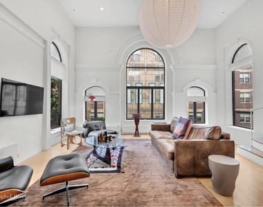 242 E 7th St - Photo Thumbnail 4