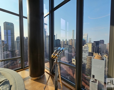 East 44th Street - Photo Thumbnail 15