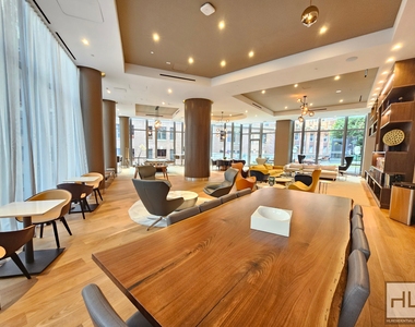East 44th Street - Photo Thumbnail 11