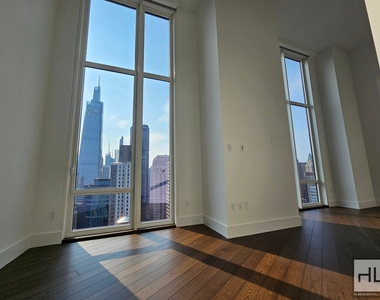 East 44th Street - Photo Thumbnail 3