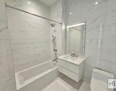 East 44th Street - Photo Thumbnail 4