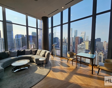 East 44th Street - Photo Thumbnail 14