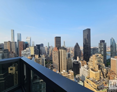 East 44th Street - Photo Thumbnail 13