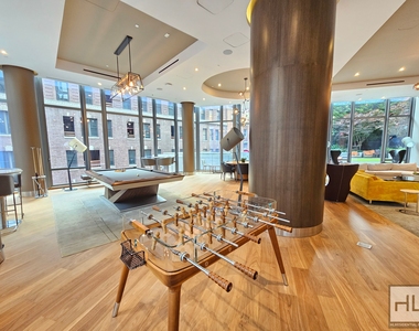 East 44th Street - Photo Thumbnail 10