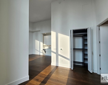East 44th Street - Photo Thumbnail 5