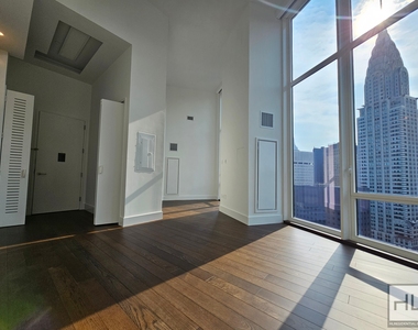 East 44th Street - Photo Thumbnail 1