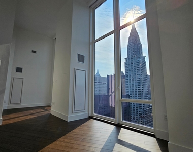 East 44th Street - Photo Thumbnail 0