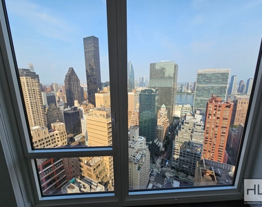 East 44th Street - Photo Thumbnail 6