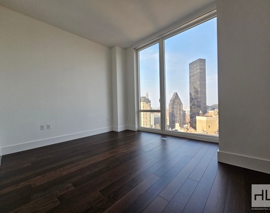 East 44th Street - Photo Thumbnail 3